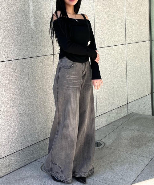 ALLuRing ChaRm（アリュリングチャーム）の「Side Ruched Off Shoulder Tops / サイドシャーリングオフショルダートップス（シャツ/ブラウス・レディース・ブラック/ホワイト・FREE）」の16枚目の写真