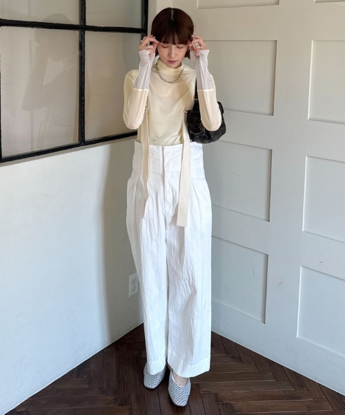pufe(ピュフェ)の「【pufe】バイカラーシアートップス【ハイネック】(Tシャツ/カットソー・レディース・ブラック系その他/ブラック/アイボリー/ブルーグレー/ネイビー/ホワイト系その他・ONE)」の11枚目の写真