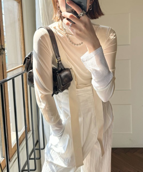 pufe(ピュフェ)の「【pufe】バイカラーシアートップス【ハイネック】(Tシャツ/カットソー・レディース・ブラック系その他/ブラック/アイボリー/ブルーグレー/ネイビー/ホワイト系その他・ONE)」の13枚目の写真