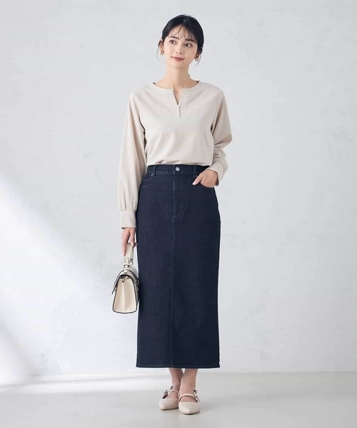 a.v.v(アーヴェヴェ)の「パール調付スリットネックトップス(Tシャツ/カットソー・レディース・ホワイト/ネイビー/グレー系その他・38/42/36/40)」の5枚目の写真