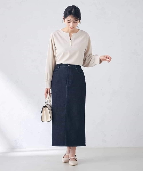 a.v.v(アーヴェヴェ)の「パール調付スリットネックトップス(Tシャツ/カットソー・レディース・ホワイト/ネイビー/グレー系その他・38/42/36/40)」の6枚目の写真