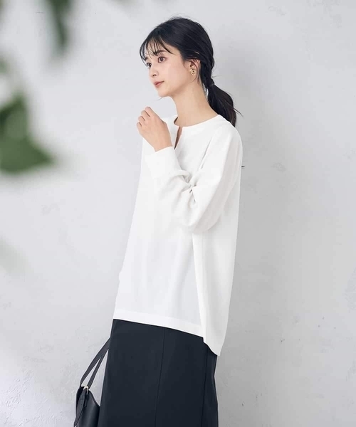a.v.v(アーヴェヴェ)の「パール調付スリットネックトップス(Tシャツ/カットソー・レディース・ホワイト/ネイビー/グレー系その他・38/42/36/40)」の16枚目の写真