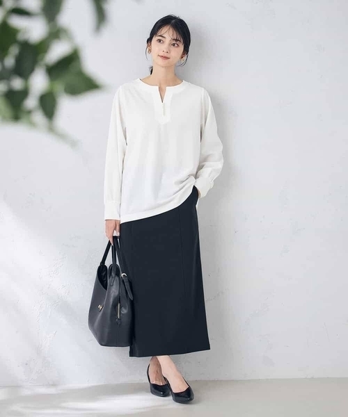 a.v.v(アーヴェヴェ)の「パール調付スリットネックトップス(Tシャツ/カットソー・レディース・ホワイト/ネイビー/グレー系その他・38/42/36/40)」の17枚目の写真