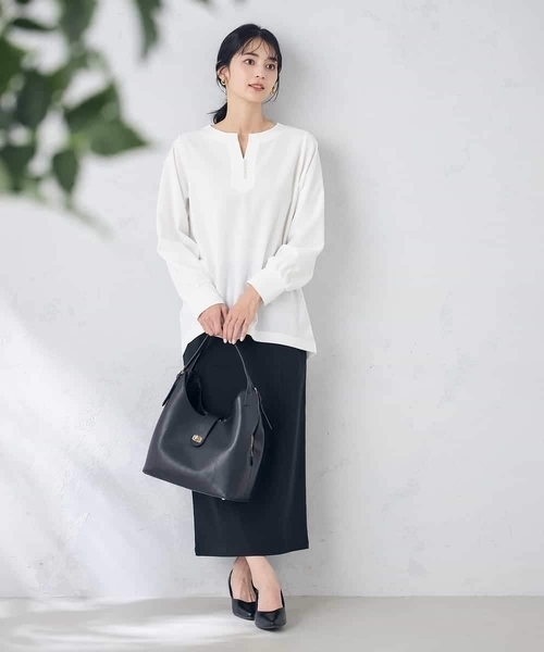 a.v.v(アーヴェヴェ)の「パール調付スリットネックトップス(Tシャツ/カットソー・レディース・ホワイト/ネイビー/グレー系その他・38/42/36/40)」の18枚目の写真