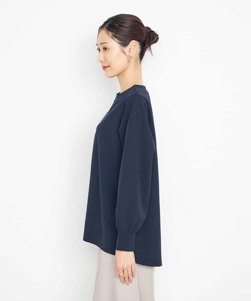 a.v.v(アーヴェヴェ)の「パール調付スリットネックトップス(Tシャツ/カットソー・レディース・ホワイト/ネイビー/グレー系その他・38/42/36/40)」の21枚目の写真
