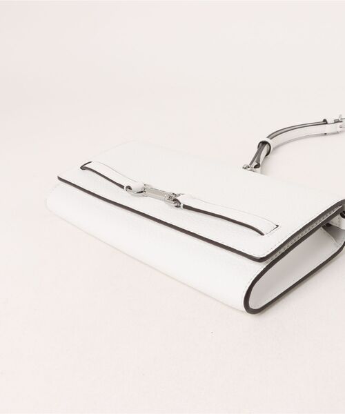 MICHAEL KORS（マイケルコース）の「CARSON ぺブル レザー コンバーチブル クロスボディ ラージ（ショルダーバッグ・レディース・ホワイト系・FREE）」の3枚目の写真