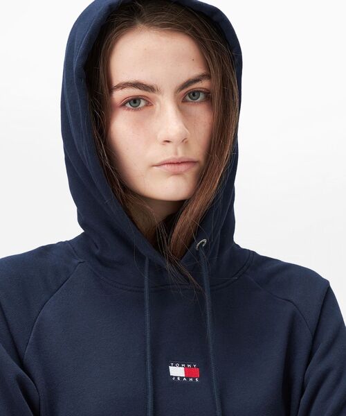 tommy jeans（トミー ジーンズ）の「クレストパーカーワンピース（ワンピース・レディース・ホワイト/ネイビー・X-SMALL/MEDIUM/SMALL）」の3枚目の写真