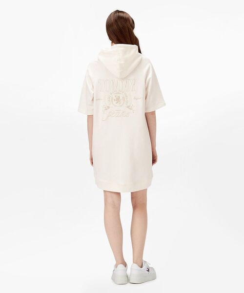tommy jeans（トミー ジーンズ）の「クレストパーカーワンピース（ワンピース・レディース・ホワイト/ネイビー・X-SMALL/MEDIUM/SMALL）」の10枚目の写真