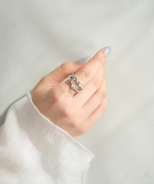 Kastane(カスタネ)の「【fiw.】ダブルツイストリング(リング・レディース・シルバー・FREE)」の1枚目の写真