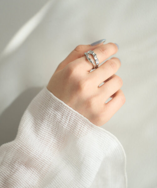 Kastane(カスタネ)の「【fiw.】ダブルツイストリング(リング・レディース・シルバー・FREE)」の2枚目の写真