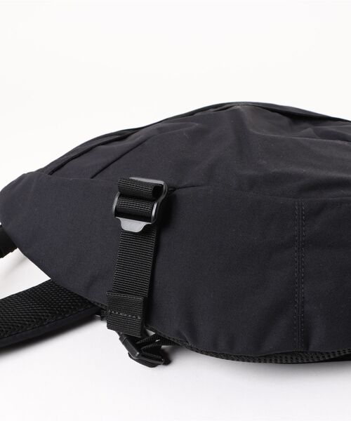 Gramicci(グラミチ)の「/GRAMICCI(グラミチ) /CORDURA SLING BAG(ボディバッグ/ウエストポーチ・メンズ・オリーブ/ブラック・FREE)」の11枚目の写真