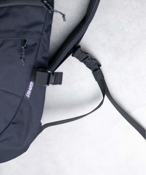 Gramicci(グラミチ)の「/GRAMICCI(グラミチ) /CORDURA SLING BAG(ボディバッグ/ウエストポーチ・メンズ・オリーブ/ブラック・FREE)」の4枚目の写真