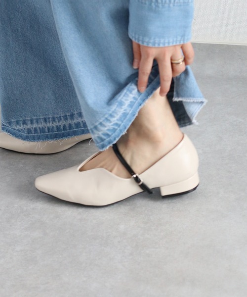 cepo（セポ）の「Ｕカットストラップパンプス（パンプス・レディース・ブラック/オフホワイト/シルバー・M/L）」の6枚目の写真