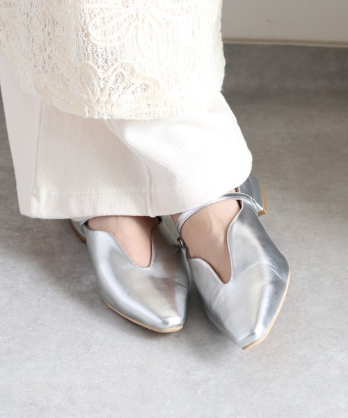 cepo（セポ）の「Ｕカットストラップパンプス（パンプス・レディース・ブラック/オフホワイト/シルバー・M/L）」の4枚目の写真