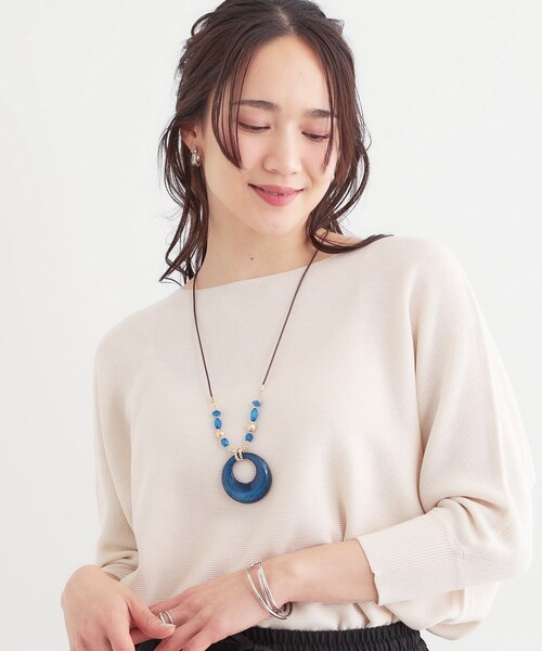 SHOO・LA・RUE（シューラルー）の「ラメ入り月の輪ネックレス（ネックレス・レディース・シルバー/ゴールド/ネイビー/ホワイト・00）」の5枚目の写真