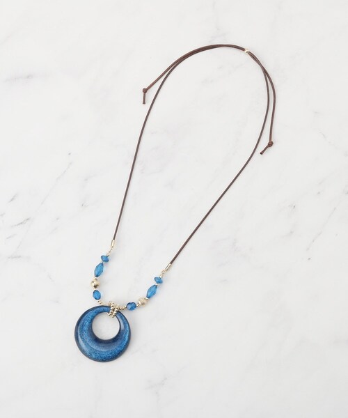 SHOO・LA・RUE（シューラルー）の「ラメ入り月の輪ネックレス（ネックレス・レディース・シルバー/ゴールド/ネイビー/ホワイト・00）」の7枚目の写真