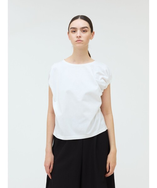 mizuiroind(ミズイロインド)の「mizuiro ind ギャザーパフスリーブプルオーバー(Tシャツ/カットソー・レディース・ライトブルー/ベージュ/ブラック/オフホワイト・FREE)」の2枚目の写真