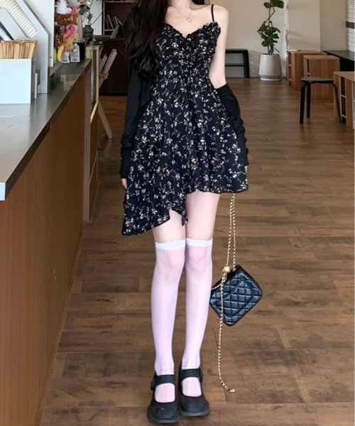 珍しいバラ柄ミニワンピース♡ 小花柄ミニキャミワンピース ワンピース 花柄[品番：IK000008108