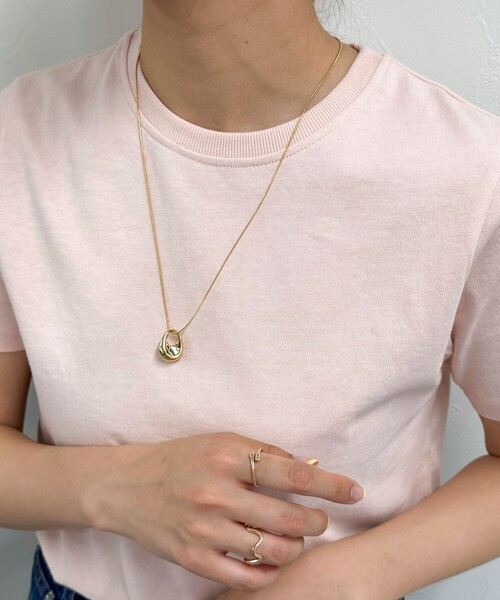 fredy emue（フレディエミュ）の「つぶしモチーフロングネックレス（ネックレス・レディース・シルバー/ゴールド・FREE）」の4枚目の写真