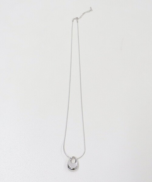 fredy emue（フレディエミュ）の「つぶしモチーフロングネックレス（ネックレス・レディース・シルバー/ゴールド・FREE）」の7枚目の写真
