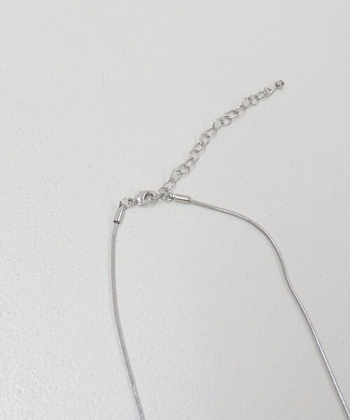 fredy emue（フレディエミュ）の「つぶしモチーフロングネックレス（ネックレス・レディース・シルバー/ゴールド・FREE）」の9枚目の写真