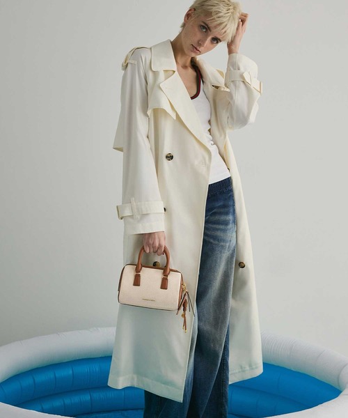 CHARLES & KEITH(チャールズ & キース)の「Everleigh エベルレイ ツートーンボウリングバッグ(トートバッグ・レディース・アッシュ・S)」の15枚目の写真