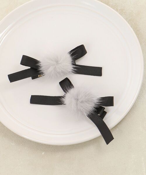 MAJESTIC LEGON（マジェスティックレゴン）の「ふわふわリボンヘアピンセット（ヘアピン・レディース・グレー・FREE）」の4枚目の写真