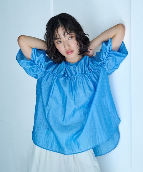 CAST:（キャストコロン）の「【1枚で着映える】ギャザーブラウス（シャツ/ブラウス・レディース・ブラック/ブルー系その他2/オフホワイト・M）」の3枚目の写真