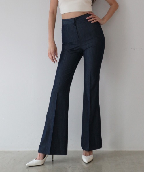 AMBIENT（アンビエント）の「テンセルデニムスリムフレアパンツ（デニムパンツ・レディース・ブルー系その他/ダークインディゴブルー・S/M）」の2枚目の写真