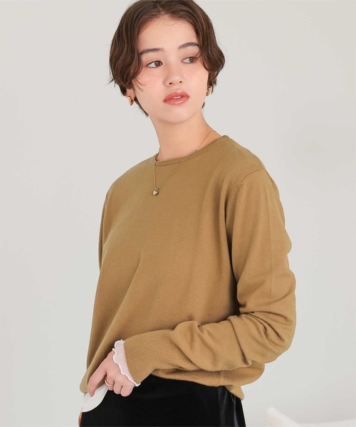titivate(ティティベイト)の「なめらか手触りカシミヤタッチクルーネックニット(ニット/セーター・レディース・ネイビー/キャメル/ブラウン/レッド/ブラック/アイボリー/グレー・S/M/L)」の6枚目の写真
