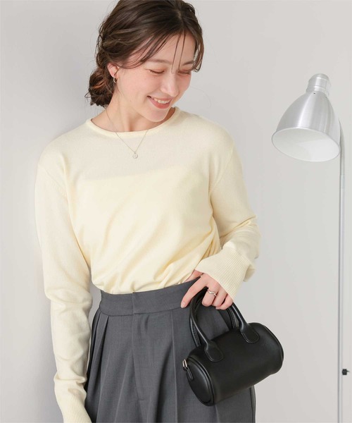 titivate(ティティベイト)の「なめらか手触りカシミヤタッチクルーネックニット(ニット/セーター・レディース・ネイビー/キャメル/ブラウン/レッド/ブラック/アイボリー/グレー・S/M/L)」の2枚目の写真