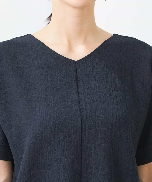 a.v.v(アーヴェヴェ)の「Vネックぽこぽこチュニック(Tシャツ/カットソー・レディース・ネイビー/グレー系その他/クリーム・36/38/40)」の4枚目の写真
