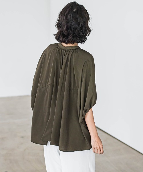 la.f…(ラエフ)の「【WEB限定】ドルマンギャザーブラウス≪手洗い可能≫(シャツ/ブラウス・レディース・ブラック/カーキ/ホワイト/ブルー・9号)」の14枚目の写真