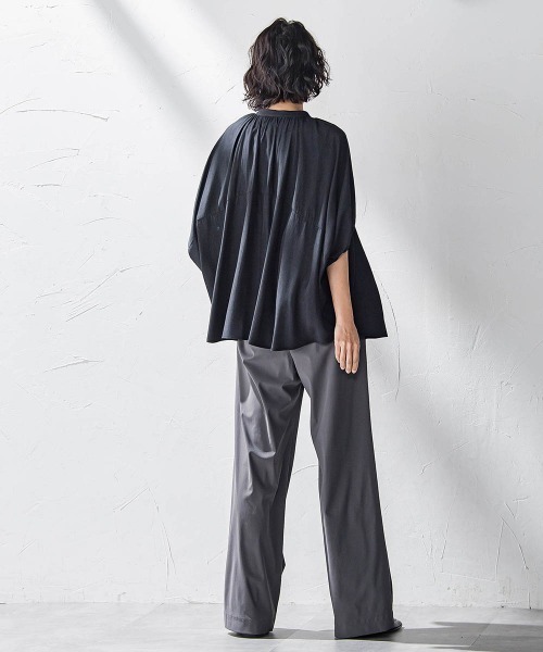 la.f…(ラエフ)の「【WEB限定】ドルマンギャザーブラウス≪手洗い可能≫(シャツ/ブラウス・レディース・ブラック/カーキ/ホワイト/ブルー・9号)」の7枚目の写真