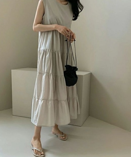 Aelina(エリナ)の「ノースリーブティアードワンピース(ワンピース・レディース・ダークグレー/ブラック/ベージュ/ネイビー/ピンク・F)」の10枚目の写真