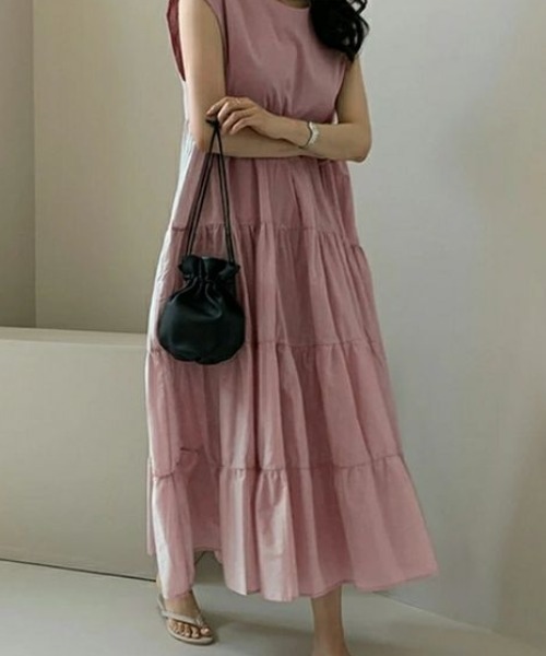 Aelina(エリナ)の「ノースリーブティアードワンピース(ワンピース・レディース・ダークグレー/ブラック/ベージュ/ネイビー/ピンク・F)」の15枚目の写真