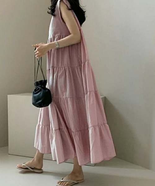 Aelina(エリナ)の「ノースリーブティアードワンピース(ワンピース・レディース・ダークグレー/ブラック/ベージュ/ネイビー/ピンク・F)」の16枚目の写真