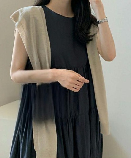 Aelina(エリナ)の「ノースリーブティアードワンピース(ワンピース・レディース・ダークグレー/ブラック/ベージュ/ネイビー/ピンク・F)」の8枚目の写真