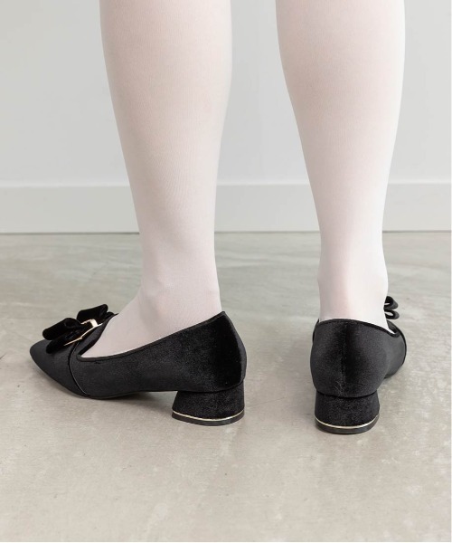 RANDA(ランダ)の「モノグラムリボンベロアローファー(ローファー・レディース・グレイッシュベージュ/ブラック/グレー・S/M/L/LL)」の8枚目の写真