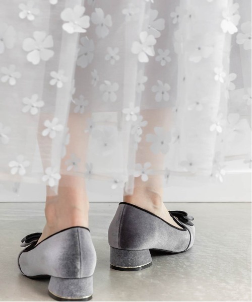 RANDA(ランダ)の「モノグラムリボンベロアローファー(ローファー・レディース・グレイッシュベージュ/ブラック/グレー・S/M/L/LL)」の16枚目の写真