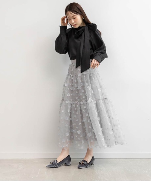 RANDA(ランダ)の「モノグラムリボンベロアローファー(ローファー・レディース・グレイッシュベージュ/ブラック/グレー・S/M/L/LL)」の20枚目の写真