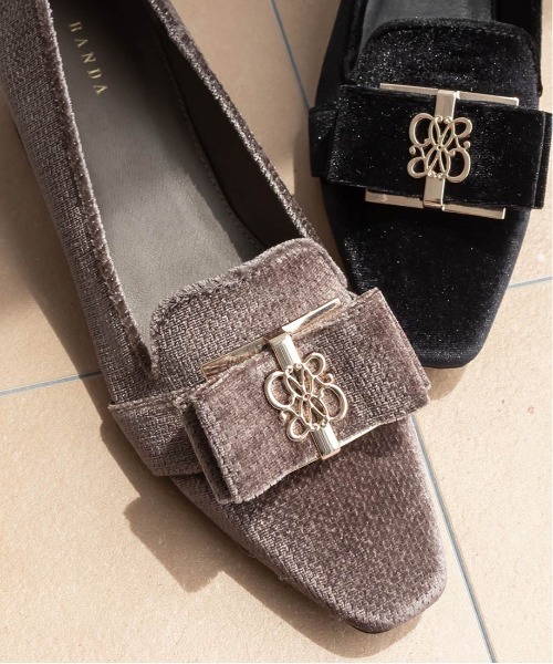 RANDA(ランダ)の「モノグラムリボンベロアローファー(ローファー・レディース・グレイッシュベージュ/ブラック/グレー・S/M/L/LL)」の22枚目の写真