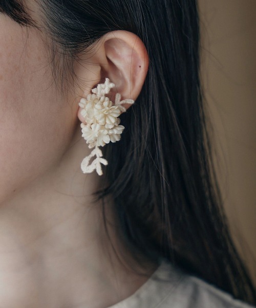 m.soeur(エムスール)の「小さなお花のアシンメトリーイヤリング(イヤリング・レディース・ラベンダー/ブラック/ホワイト・FREE)」の13枚目の写真