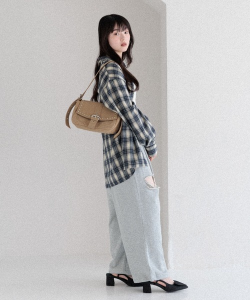 Heather(ヘザー)の「スタッズショルダーBAG 581662(ショルダーバッグ・レディース・ブラック/ベージュ・ONE SIZE)」の16枚目の写真