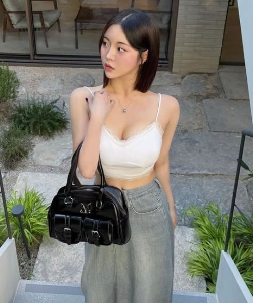 MUCENT(ムセント)の「【日本未発売/WEB限定】MUCENT(ムセント)/軽量 ショルダー ハンドバッグ/BIRUS METAL LOGO ENAMEL 2-BELT POCKET SHOULER BAG(ショルダーバッグ・レディース・ブラック・FREE)」の16枚目の写真