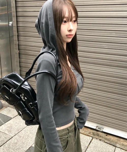 MUCENT(ムセント)の「【日本未発売/WEB限定】MUCENT(ムセント)/軽量 ショルダー ハンドバッグ/BIRUS METAL LOGO ENAMEL 2-BELT POCKET SHOULER BAG(ショルダーバッグ・レディース・ブラック・FREE)」の13枚目の写真