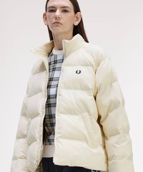 FRED PERRY（フレッドペリー）の「Raglan Sleeve Padded Jacket／ラグランスリーブ中綿ジャケット（ダウンジャケット/コート・レディース・オフホワイト/ブラック・10/8）」の5枚目の写真