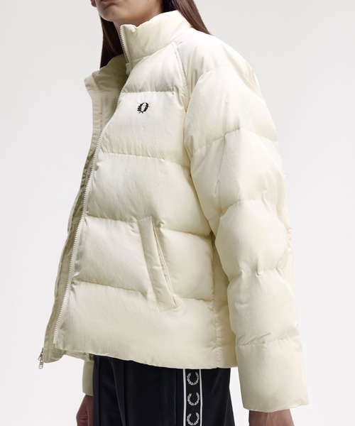 FRED PERRY（フレッドペリー）の「Raglan Sleeve Padded Jacket／ラグランスリーブ中綿ジャケット（ダウンジャケット/コート・レディース・オフホワイト/ブラック・10/8）」の6枚目の写真