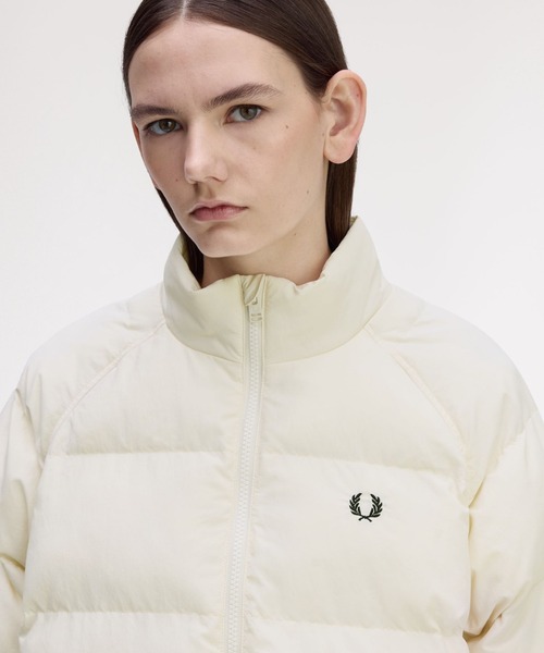 FRED PERRY（フレッドペリー）の「Raglan Sleeve Padded Jacket／ラグランスリーブ中綿ジャケット（ダウンジャケット/コート・レディース・オフホワイト/ブラック・10/8）」の7枚目の写真