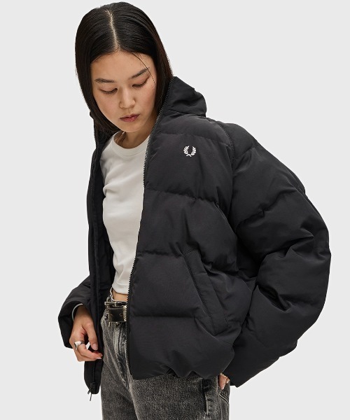 FRED PERRY（フレッドペリー）の「Raglan Sleeve Padded Jacket／ラグランスリーブ中綿ジャケット（ダウンジャケット/コート・レディース・オフホワイト/ブラック・10/8）」の18枚目の写真